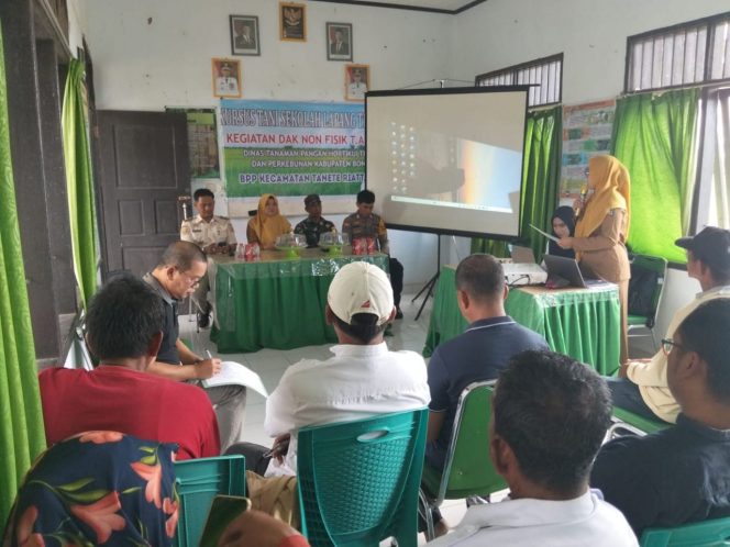 
 Bhabinkamtibmas Hadiri Pembinaan Kelompok Tani Terkait Penyaluran Pupuk Subsidi