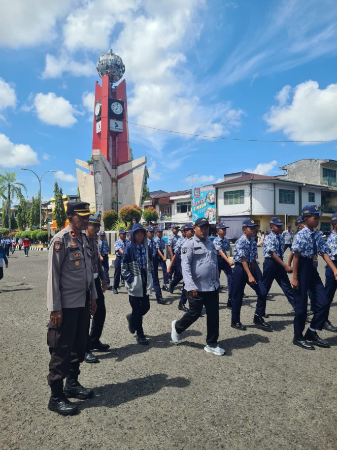 
 Sinergi Polisi dan Masyarakat Sukseskan Lomba Gerak Jalan HUT RI ke-80