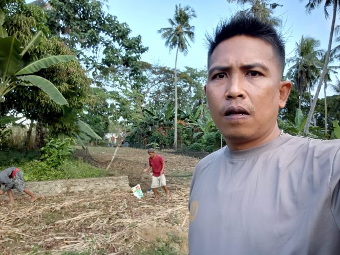 
 Polisi Penggerak dan Warga Dusun Yattang Desa Pinceng Pute Kec. Ajangale Kab. Bone Bersama Tanam Jagung di Lahan 1 Hektar