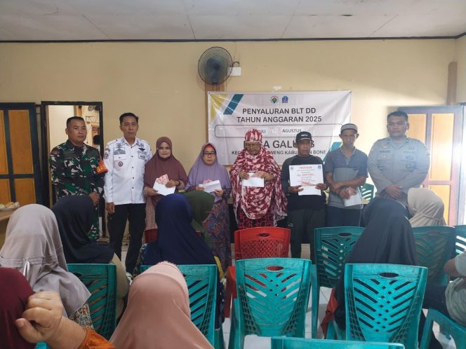 
 BHABINKAMTIBMAS HADIRI PENYALURAN BANTUAN DANA DESA DI KANTOR DESA GALUNG