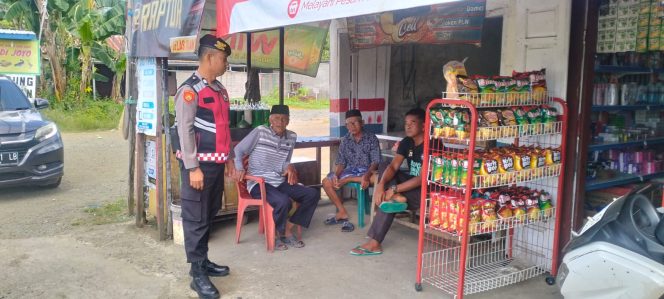 
 Jaga Kamtibmas Aman dan Kondusif, Kanit Sabhara Polsek Mare Lakukan Patroli Dialogis