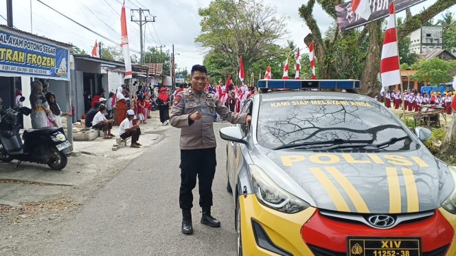 
 Brigpol La Tenri Tatta Kawal Peserta Lomba Gerak Jalan di Sibulue