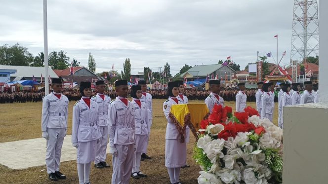 
 Pengibaran Bendera Sukses, Paskibra Kecamatan Sibulue Terharu