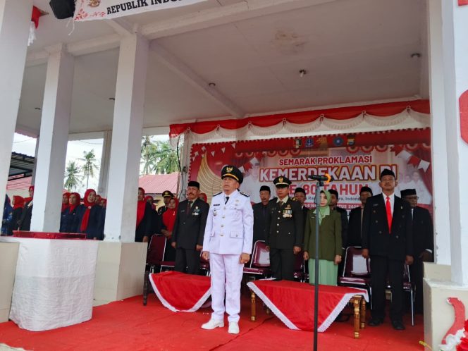 
 Upacara Penurunan Bendera di Sibulue Berlangsung Khidmat