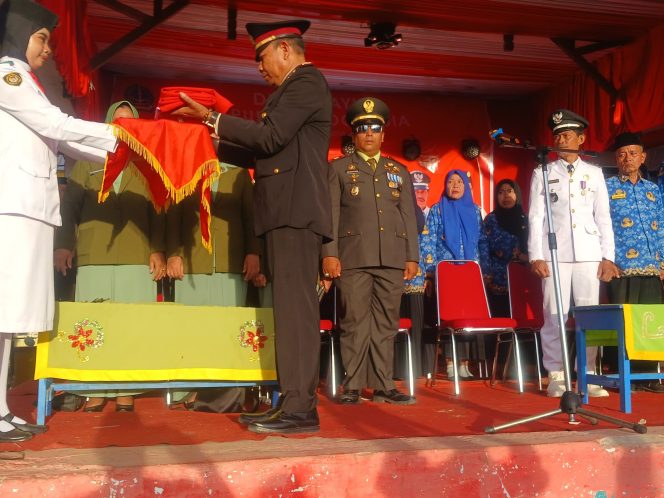 
 ‎Kapolsek Cenrana Jadi Inspektur Upacara Penurunan Bendera Merah Putih Dalam Rangka Peringatan HUT RI Ke-80.