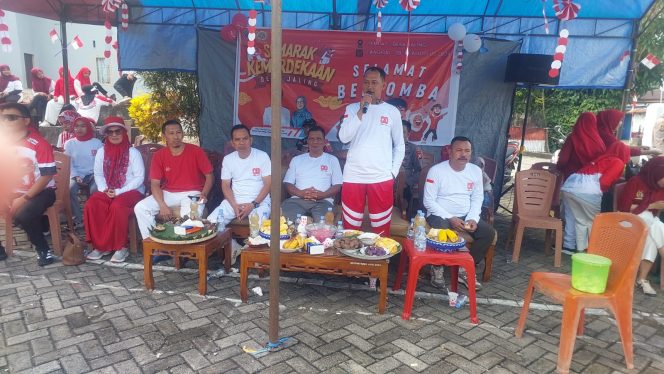 
 Kapolsek Awangpone Membuka Semarak HUT ke-80 RI di Desa Jaling Kecamatan Awangpone