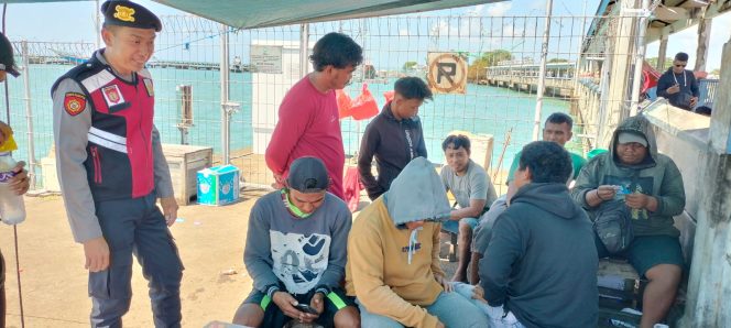 
 Pastikan Situasi Kondusif , Lakukan Patroli Temui Pengguna Jasa Di Pelabuhan Bajoe