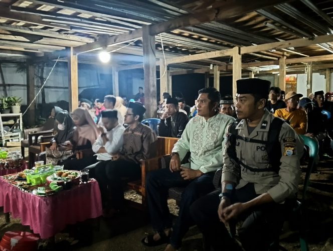 
 Bhabinlamtibmas Polsek Ponre hadiri acara tausiah atas berpulangnya kerahmatullah kepala desa salebba