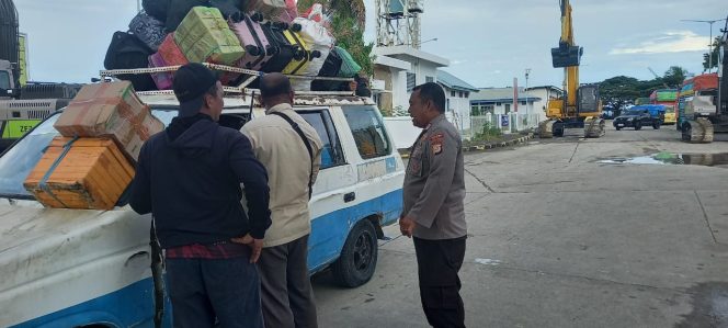 
 Keberangkatan Kapal, Personil Lakukan Pelayanan Dan Pengamanan