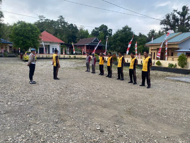 
 Wakapolsek Awangpone Sampaikan Apresiasi Kepada Personel Atas Kelancaran HUT RI KE-80