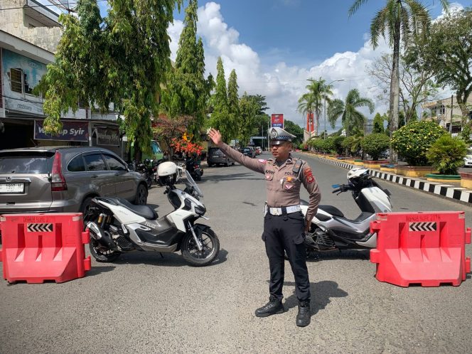 
 Polantas Bone Pam Aksi Unjuk Rasa Damai di Lapangan Merdeka Watampone