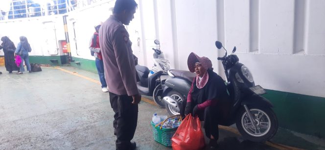 
 Temui Pedagang , Lakukan Pembinaan Beri Himbauan Kamtibmas