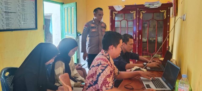
 Bhabinkamtibmas Hadiri Pelatihan Pendataan dan Operator SDGs Desa serta SDDK di Wilayah Binaannya