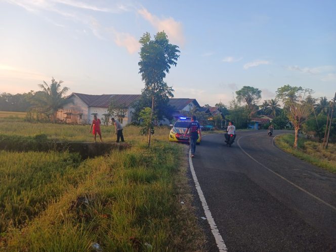 
 Piket Jaga Mako Polsek Mare Tangani Laka Lantas Tunggal di Desa Lakukang
