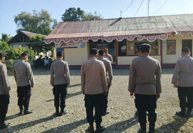 
 Kapolsek Awangpone Berikan Arahan Personel untuk Tingkatkan Pendekatan ke Masyarakat