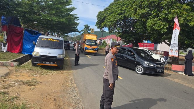 
 IPTU H.YULHAIDIR S.sos KAPOLSEK TONR A LAKUKAN  PAM LALIN ,POLSEK TONRA, POLRES BONE