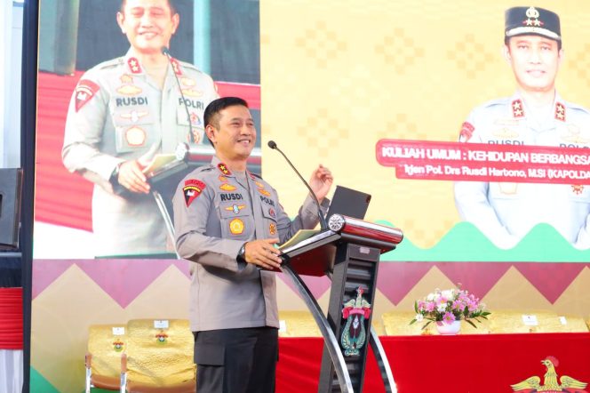 
 Kapolda Sulsel Hadiri PKKMB bagi Mahasiswa Baru Universitas Hasanuddin Tahun 2025
