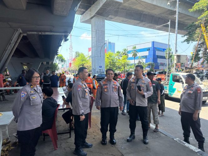 
 Ditbinmas Polda Sulsel Gelar Makan Gratis bagi Masyarakat di Bawah Flyover Makassar