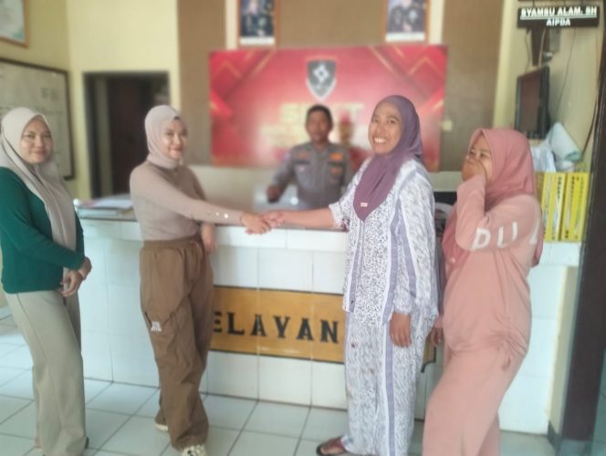 
 Aipda Bismar  Lakukan Mediasi Warga ,Ta Lupa Titip Pesan Kamtibmas , Guna Cegah Kriminalitas, Polsek Tonra , Polres Bone