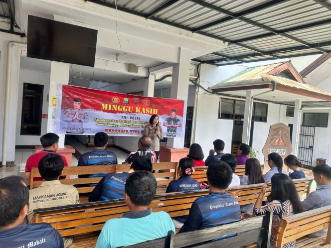 
 Hadir Ditengah Jemaat Toraja, Kasubdit Bhabinkamtibmas Terima Curhatan Warga