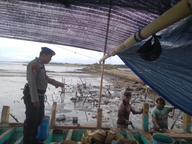 
 Sambangi Nelayan, Personil Piket Satpolairud Polres Bone Beri Himbauan Kamtibmas