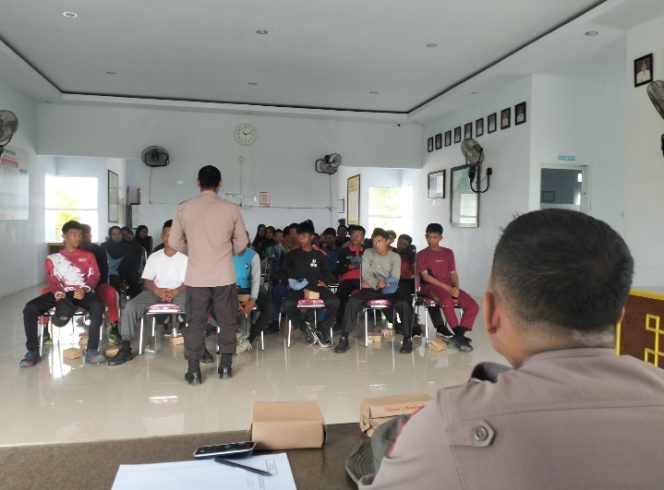 
 Polsek Sibulue Gelar Penyuluhan Hukum di Aula Kantor Camat