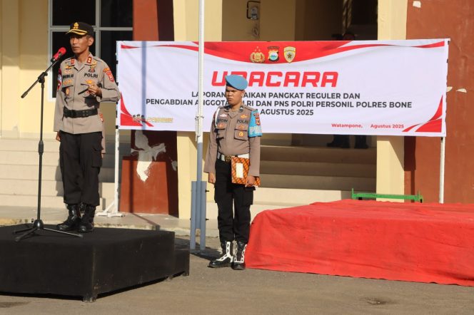 
 Tiga Personel Polres Bone Terima Kenaikan Pangkat Reguler dan Pengabdian, Upacara Digelar Khidmat