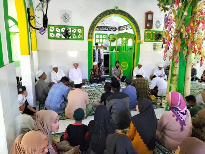 
 Aiptu Suhati Hadiri Maulid Nabi dan Berikan Imbauan Kamtibmas Kepada Warga
