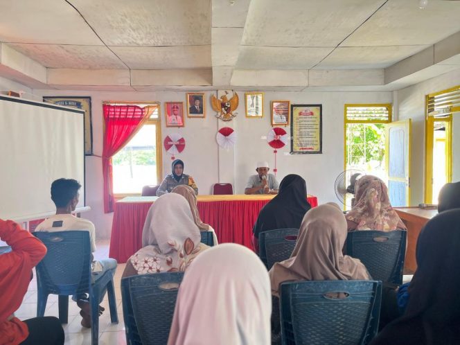 
 Rapat Bersama Bhabinkamtibmas Desa Lea, Pemerintah Desa dan Warga