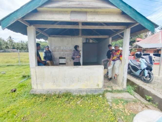 
 Pantau Situasi Kamtibmas Desa, Ibu Bhabin ini Lakukan Sambang dan Berdialog Bersama Warga