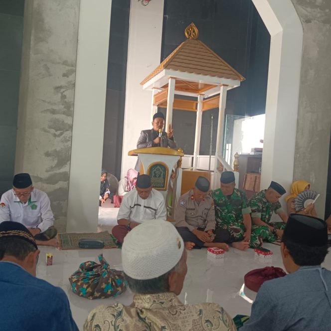 
 Wujudkan Kebersamaan, Wakapolsek Tellu Siattinge Hadiri Peringatan Maulid Nabi