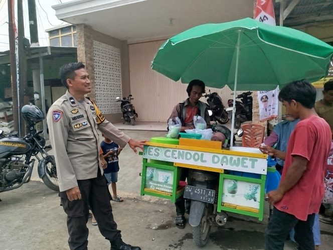 
 Pak Bhabin Menjaga Keamanan Desa Melalui Kegiatan Sambang Rutin