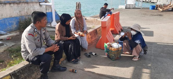 
 Temui Pedagang , Lakukan Pembinaan Beri Himbauan Kamtibmas