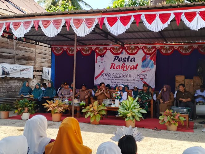 
 Kapolsek Sibulue Hadiri Pembukaan Pesta Rakyat di Desa Ajangpulu