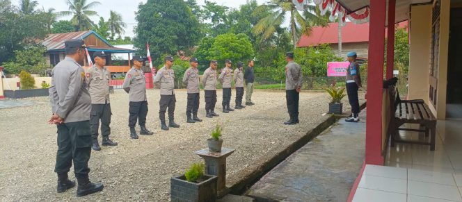 
 Kapolsek Awangpone Berikan Arahan Bhabinkamtibmas Terkait Himbauan Jaga Kamtibmas Damai