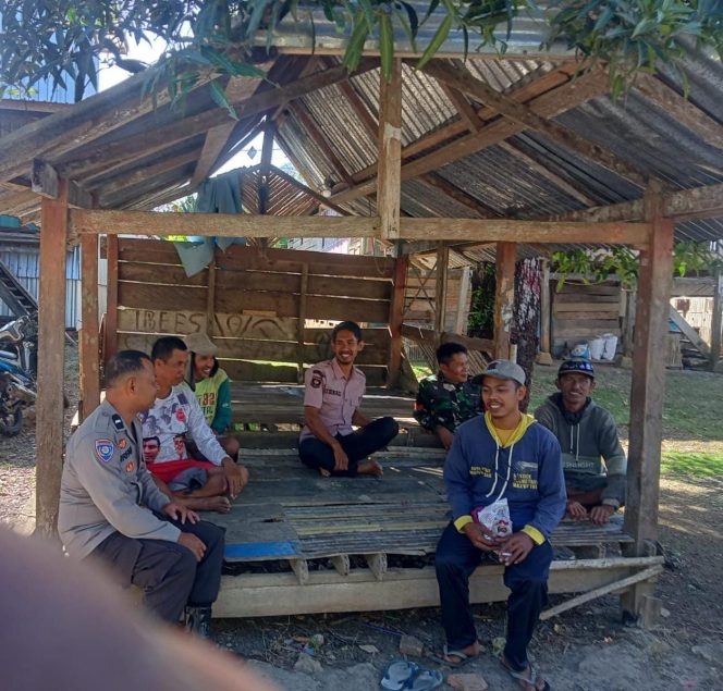 
 Bhabinkamtibmas Desa Cakke Bone Laksanakan Pembinaan Satkamling di Dusun III Maroanging