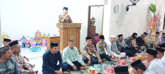 
 Peringatan Maulid Nabi, Kapolsek Mare Bersama Forkopincam Kompak Hadir Di Mesjid Nurul Hikmah