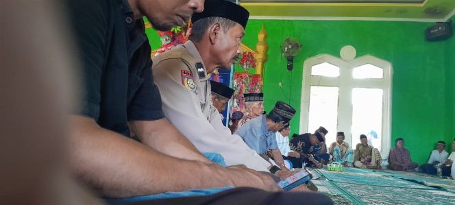 
 Bhabinlamtibmas Polsek Ponre hadiri peringatan Maulid Nabi Muhammad SAW didesa Binaannya