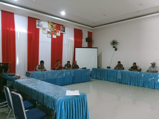 
 Bhabinkamtibmas Bersama Pemerintah Kecamatan Lakukan Problem Solving Wujudkan Kamtibmas Kondusif