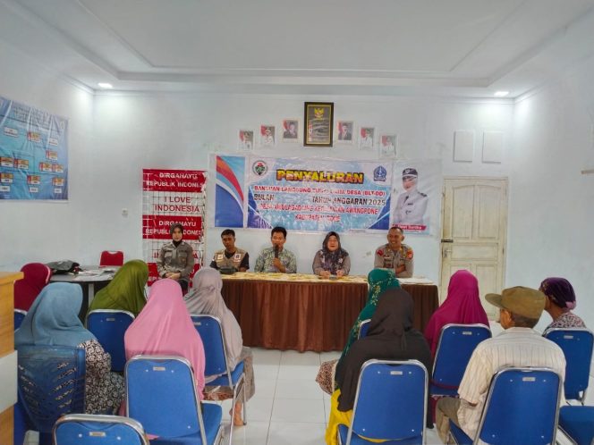 
 Kapolsek Awangpone Menghadiri Penyaluran BLT Dana Desa Awolagading Tahun 2025