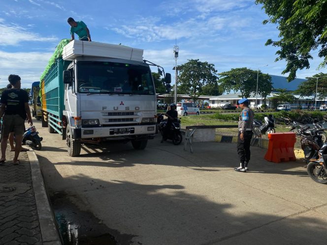 
 Keberangkatan Kapal, Personil Lakukan Pelayanan Dan Pengamanan