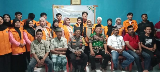 
 ‎Pelaksanaan Seminar KKN Mahasiswa UNM di Desa Tanah Tengah Berjalan Lancar, Dihadiri Bhabinkamtibmas Aiptu Arifuddin