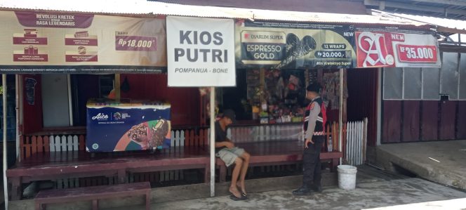 
 Ciptakan Sitkamtibmas yang Aman dan Kondusif, Kanit Samapta Polsek Ajangale Lakukan Patroli Sambang di Pedagang Eceran