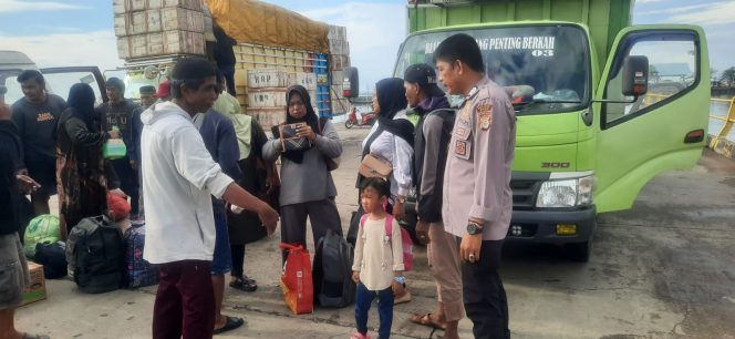 
 Padat Penumpang, Lakukan Pemeriksaan Pastikan Seluruh Kendaraan Sesuai Prosedur Penyeberangan