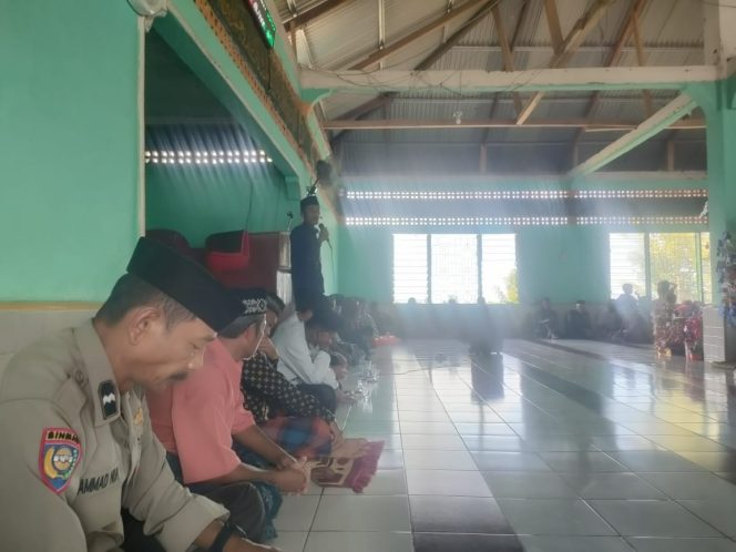 
 Bhabinlamtibmas Polsek Ponre hadiri Peringatan Maulid Nabi Muhammad SAW 1447 H didesa Binaannya