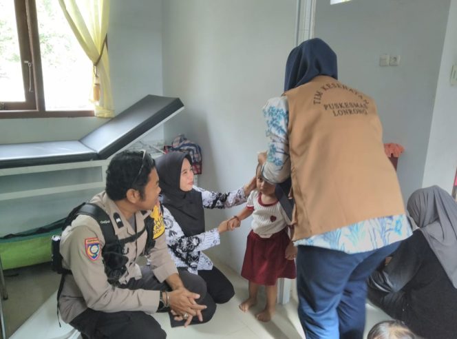 
 Giat posyandu diposkesdes salebba kecamatan Ponre dipantau oleh bhabinkamtibmas Polsek Ponre