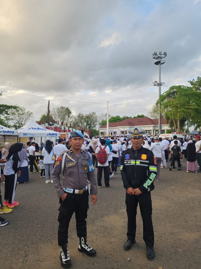 
 Polri Hadir di Tengah Masyarakat, Jalan Sehat dan Pasar Murah Berlangsung Kondusif