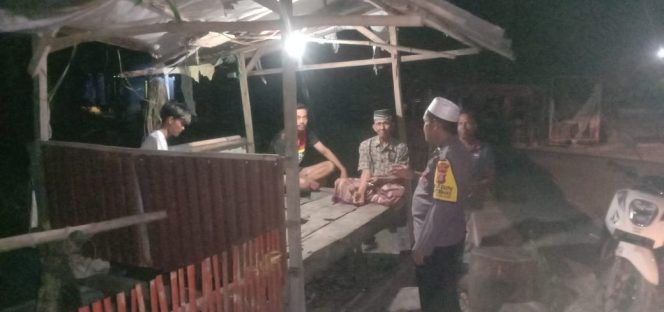 
 ‎Bhabinkamtibmas Polsek Cenrana Lakukan Pembinaan Satkamling Sebagai Upaya Menjaga Kamtibmas