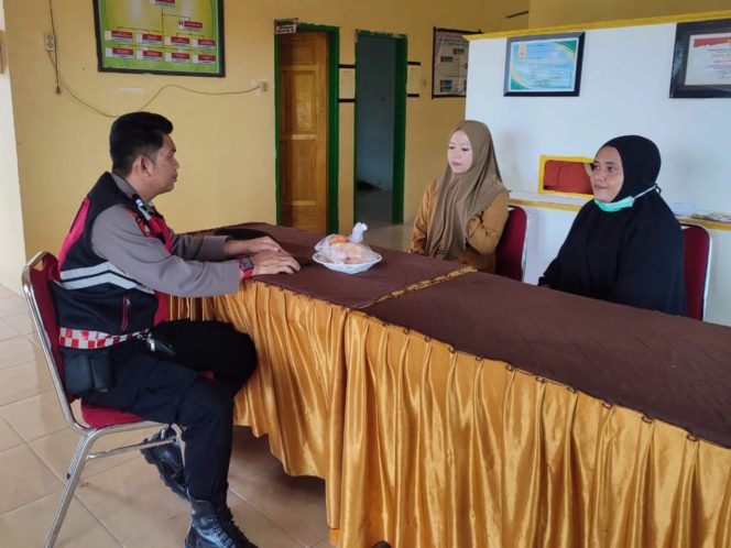 
 ‎Berdialog Dengan Warga, Personil Unit Samapta Polsek Cenrana Melaksanakan Patroli Dialogis.