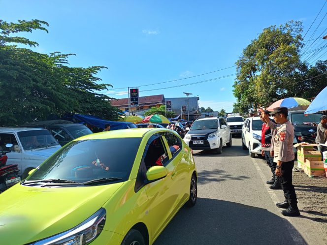 
 Polsek Awangpone Gelar Pengamanan di Pasar Paccing Kecamatan Awangpone